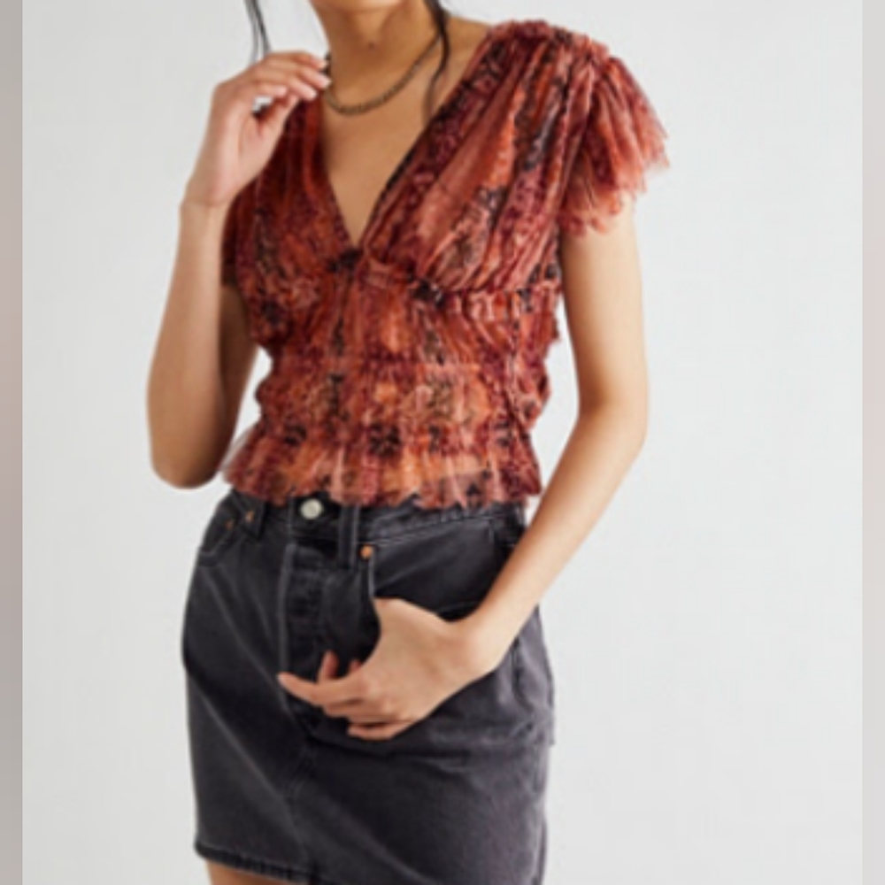 Free People Flutter Sleeve Crop Top in mauve red / pink / brown color - Size XS